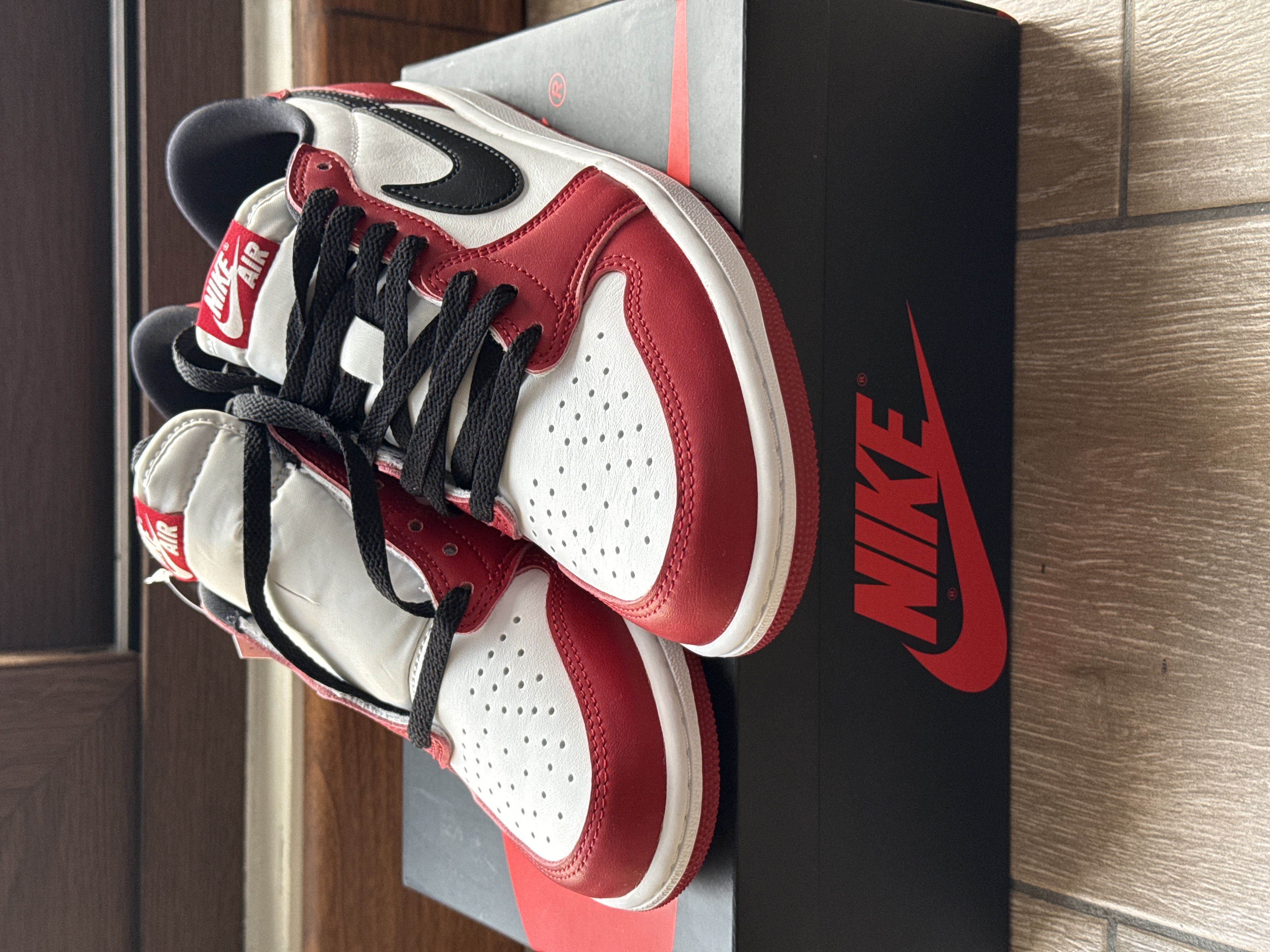 Air Jordan 1 Low OG Chicago (2025)