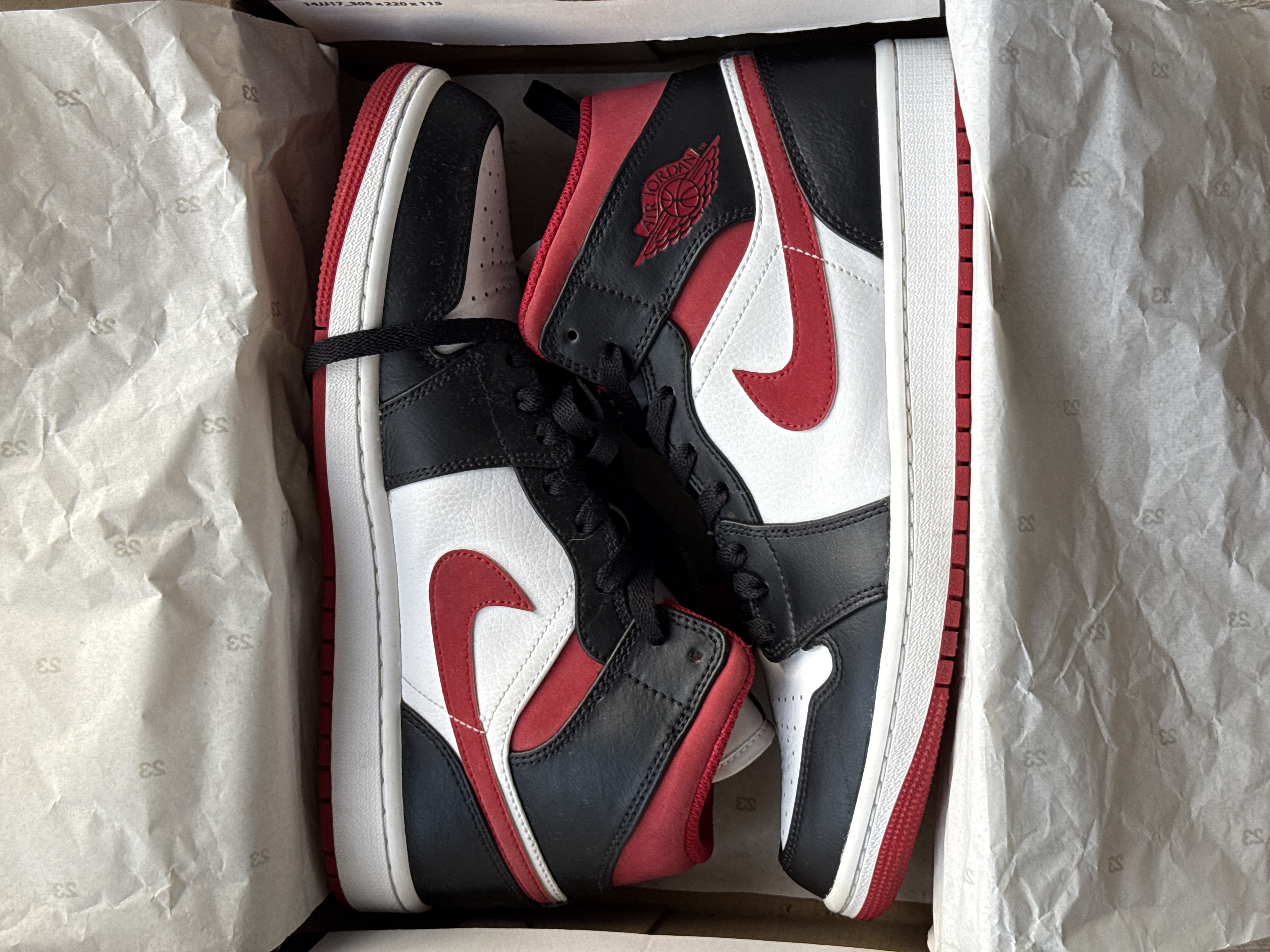 Air Jordan 1 Mid Gym Red Black White